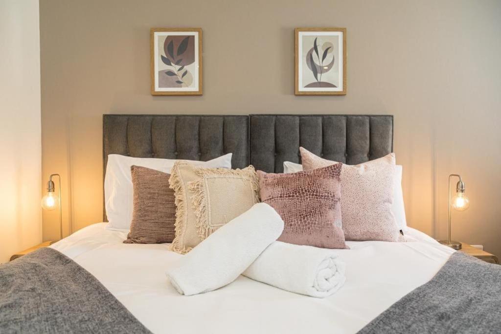 Bournecoast - Stylish Flat With Balcony - Sea Glimpses - 10 Min Walk To Beach - Parking - Wifi - Fm8405 Борнмут Экстерьер фото