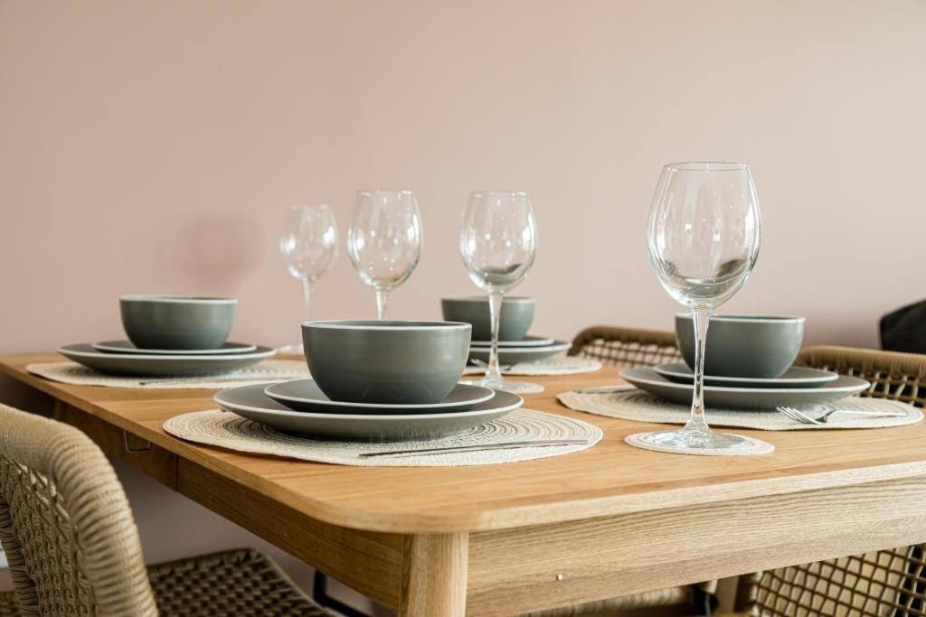 Bournecoast - Stylish Flat With Balcony - Sea Glimpses - 10 Min Walk To Beach - Parking - Wifi - Fm8405 Борнмут Экстерьер фото