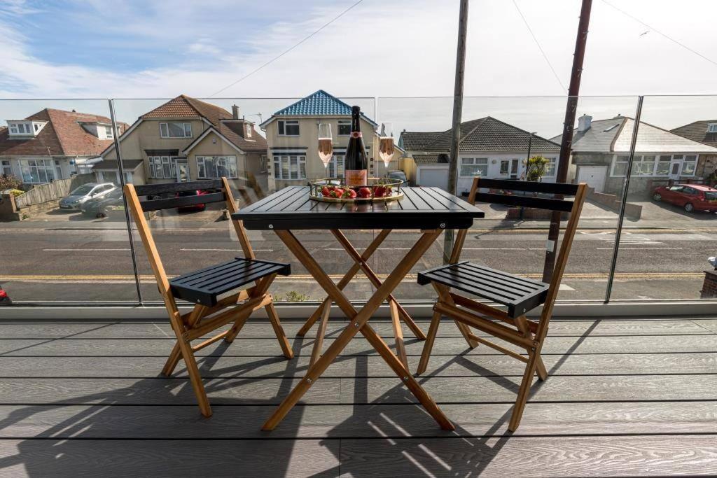 Bournecoast - Stylish Flat With Balcony - Sea Glimpses - 10 Min Walk To Beach - Parking - Wifi - Fm8405 Борнмут Экстерьер фото